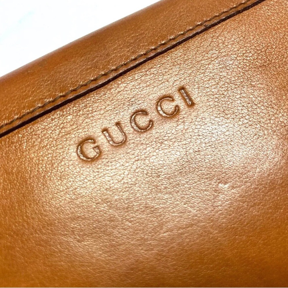 VINTAGE GUCCI LOGO EMBOSSED SOFT LEATHER WALLET - Picture 9 of 16